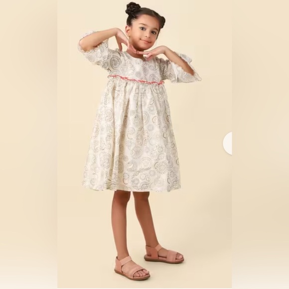 Fabindia Girls Floral Print Fit & Flare Dress
4-6 years 80%cotton 20%SILK - Picture 3 of 15